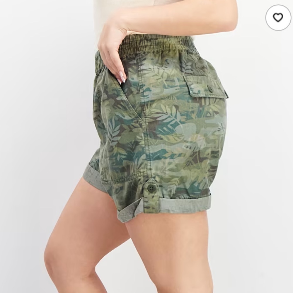 Sanctuary Camo Print Trailblazer Shorts Size 25